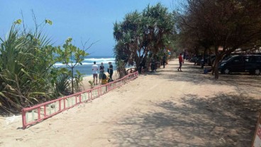 Ombak Pantai Selatan Bersahabat, Wisatawan Diimbau Tetap Hati-Hati