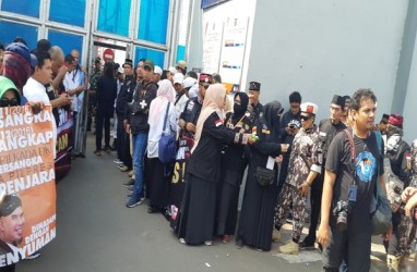 Keluarga dan Pendukung Ahmad Dhani Penuhi Rutan I Cipinang