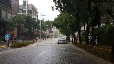 Banjir di Mana-mana, Sejumlah Ruas Jalan Tak Bisa Dilewati Kendaraan