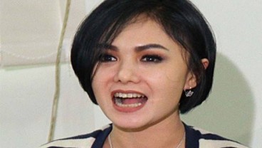 Viral Rumah Yuni Shara Juga Kebanjiran, Seksi Pakai Hotpants dan Sepatu Boot