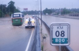 Kali Pesanggrahan Meluap, Transjakarta Hentikan Layanan Bus BSD-Jelambar