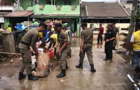 221 Titik Banjir Surut, Satpol PP Tangerang Tetap Disiagakan di Pemukiman
