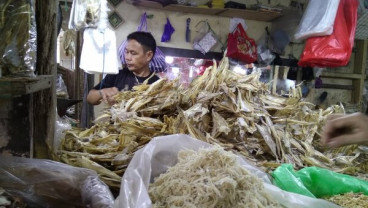 Cuaca Ekstrem Lambungkan Harga Ikan Laut di Makassar