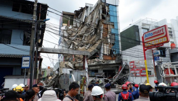 GEDUNG ROBOH