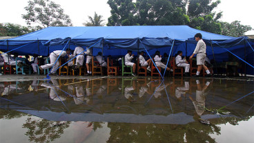 SEKOLAH AMBRUK