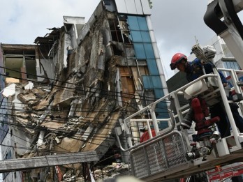 RUKO 4 LANTAI ROBOH : Meragukan Keamanan Gedung Jakarta