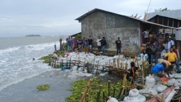 Bronjong Solusi Sementara Abrasi Pantai Galesong