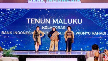 Merefleksikan Kain Tenun Ikat Tanimbar ke Fashion Modern