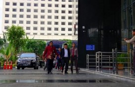 Terjaring OTT, Bupati Sidoarjo Tiba di KPK untuk Jalani Pemeriksaan