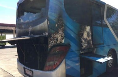 Bus Penumpang Apron di Bandara Ngurah Rai Terbakar