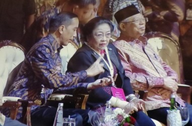 Megawati Puji Risma di Hadapan Presiden Jokowi