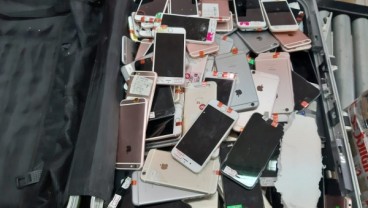 Turis China Selundupkan 229 iPhone Bekas