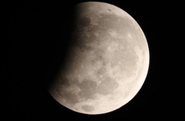 Wow, Miliarder Jepang ini Sedang Cari Pacar untuk Diajak Keliling Bulan