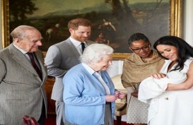 Ratu Elizabeth dan Keluarga Kerajaan Inggris Bahas Masa Depan Pangeran Harry dan Meghan Markle   