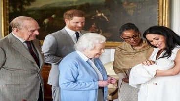 Ratu Elizabeth dan Keluarga Kerajaan Inggris Bahas Masa Depan Pangeran Harry dan Meghan Markle   