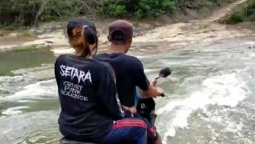 Warga Tiga Desa di Cianjur Terisolir karena Jembatan Putus