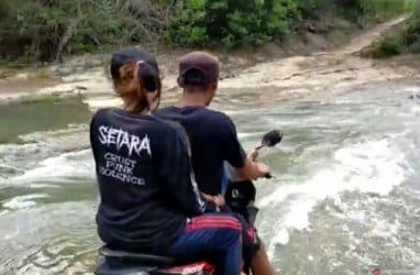 Warga Tiga Desa di Cianjur Terisolir karena Jembatan Putus