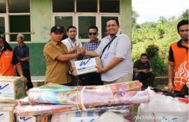 WOM Finance Ikut Bantu Korban Banjir di Bogor
