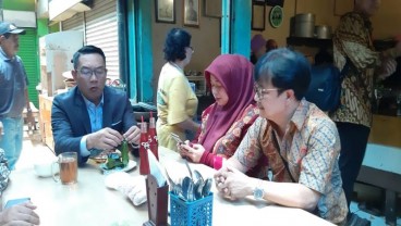 Gubernur Saja Makan Siang di Pasar Cihapit