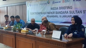 Mulai 1 Februari, Parkir di Bandara SSK II Pakai Nontunai