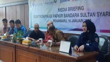 Perluas Elektronifikasi, Parkir Bandara Sultan Syarif Kasim II Kini Nontunai