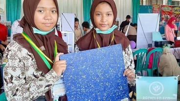 Siswa SMP 1 Surabaya Bikin Komposit dari Sampah Plastik