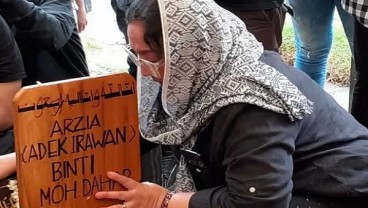 Jenazah Ade Irawan Dimakamkan di Tanah Kusir