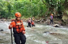 BPBD Kota Bogor Cari Santri Hanyut di Sungai Cisindangbarang