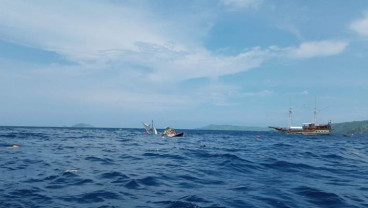 Kapal Pembawa Wartawan Istana Tenggelam Akibat Diterjang Gelombang