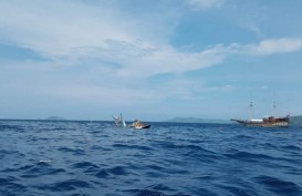 Kapal Pembawa Wartawan Istana Tenggelam Akibat Diterjang Gelombang