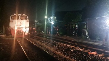 KA Semarang-Pasar Senen Anjlok, KRL Jatinegara-Bogor Terganggu