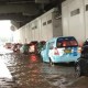 Hujan Sejak Pagi, Air Genangi Sejumlah Ruas Jalan di Jakarta
