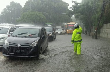 Jakarta Banjir, Ini Daftar Rute Transjakarta yang Setop Operasi dan Dialihkan 