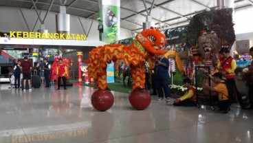 Penumpang di Bandara Juanda Naik Saat Imlek