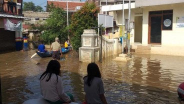 Wagub Uu Minta Anak-anak Korban Banjir Dayeuhkolot Tetap Belajar