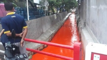 Sungai di Gresik Berwarna Oranye Tercemari Pewarna Pupuk