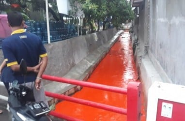 Sungai di Gresik Berwarna Oranye Tercemari Pewarna Pupuk