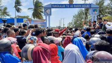 Virus Corona, Warga Demo Tolak WNI dari Wuhan Dikarantina di Natuna