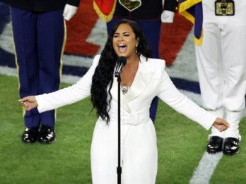 Demi Lovato Wujudkan Mimpi Tampil di Super Bowl