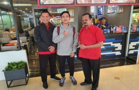 Pilkada 2020: Gibran & Rivalnya Puguh Sepesawat ke Markas PDIP. Pertanda Apa?