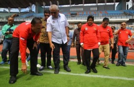 Tinjau Stadion GBT, Ketum PSSI Puji Keseriusan Pemkot Surabaya