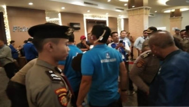 Kongres PAN Ricuh, Pendukung Zulhas dan Mulfachri Saling Lempar Botol dan Kursi