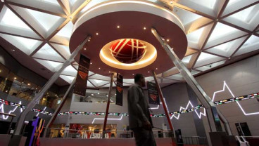 Akhir Sesi I, TLKM & BBCA Tahan IHSG di Zona Merah  