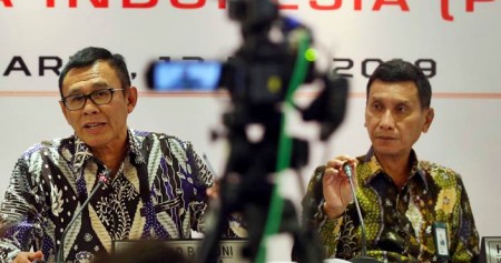 Direktur Utama PT Bank Negara Indonesia (Persero) Tbk (BNI) Achmad Baiquni (kiri) bersama Wakil Direktur Utama Herry Sidharta memberikan keterangan, usai Rapat Umum Pemegang Saham Tahunan untuk Tahun Buku 2018,  di Jakarta, Senin (13/5/2019)./Bisnis-Abdullah Azzam