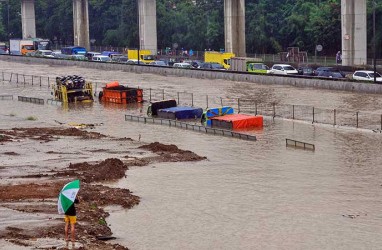 Banjir Jakarta 25 Februari Rugikan Pengusaha Depo Kontainer Miliaran Rupiah   