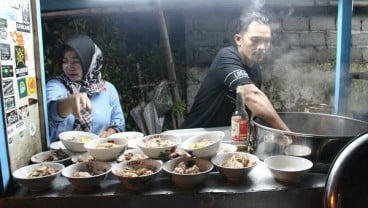 Penjual Sup Ayam Beromzet Rp80 Juta Sebulan ini Warungnya hanya Kaki Lima