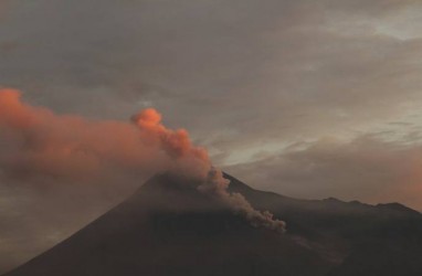 Gunung Merapi Erupsi, Semburan Vertikal 6.000 Meter