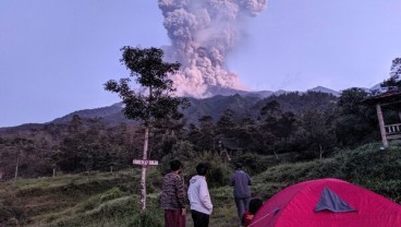 Erupsi Merapi Gagalkan Empat Penerbangan