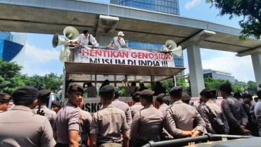 Polisi Mengamankan Unjuk Rasa Solidaritas Muslim India