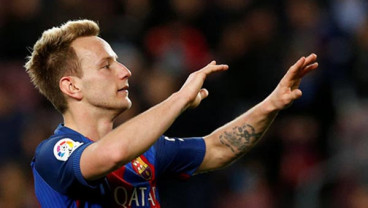 Juventus Siap Rekrut Ivan Rakitic, Barter dengan Douglas Costa? 